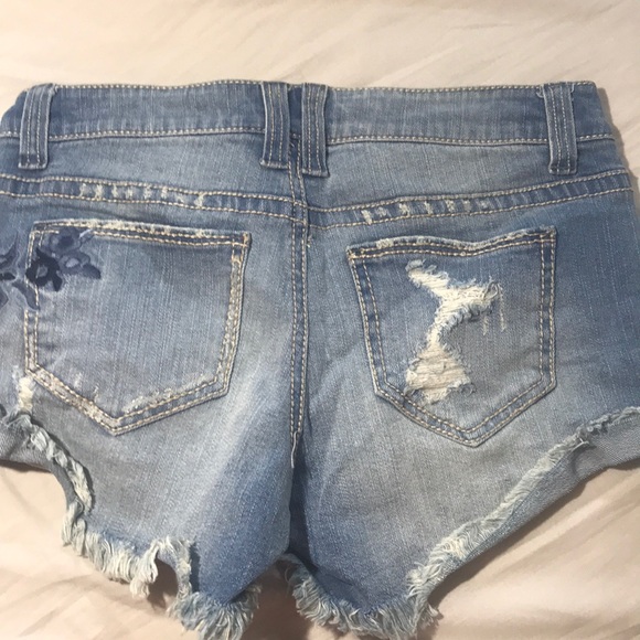 Almost Famous Size 5 Juniors Shorts - Picture 5 of 8